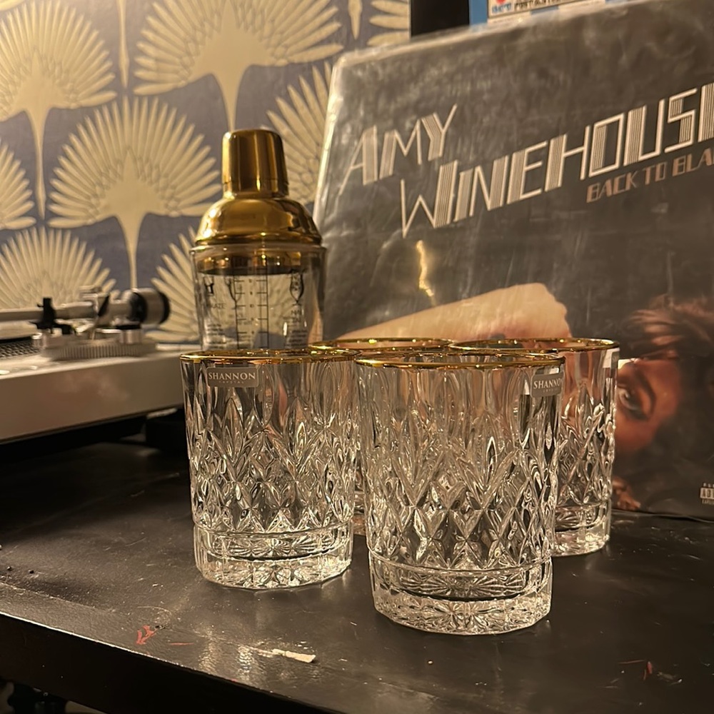 NWOT Four Crystal tumblers 70s chic.